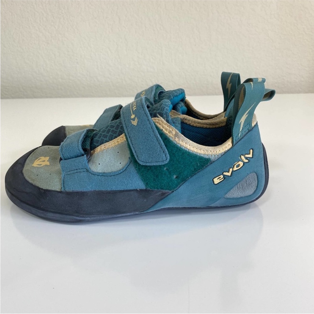 Evolv Kira Women’s Climbing Shoes Size 7.5 Black Blue Strap Sport Outdoor